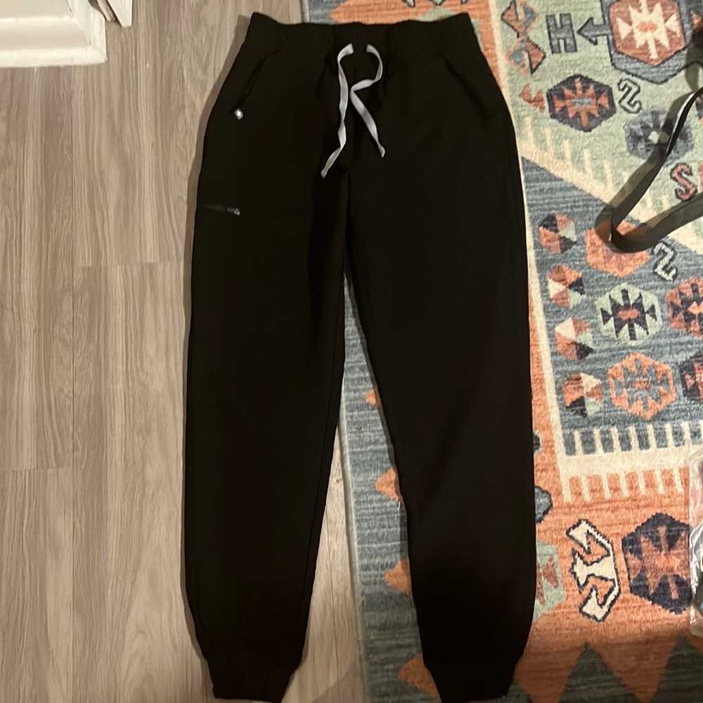 FIGS black scrubs like new size medium